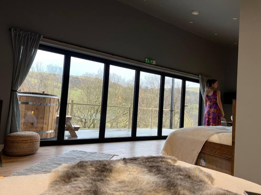 Luxury Lodge In The Treetops Llanbrynmair Exterior photo